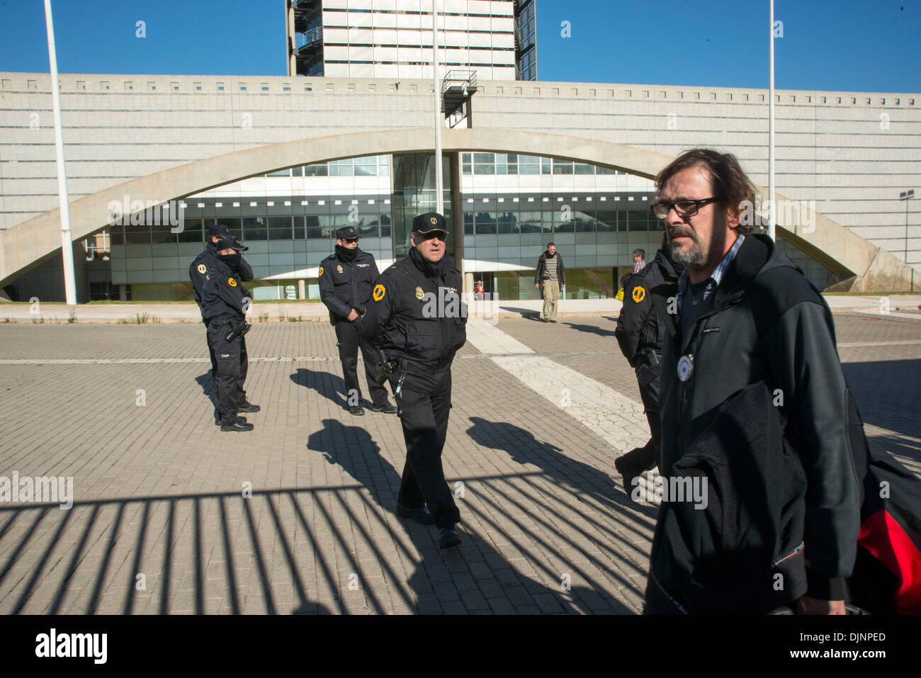 Valencia, Spain. 29th November 2013. Valencian television closed by court order in Spain. autonomous police take the company public Credit:  Salva Garrigues/Alamy Live News Stock Photo