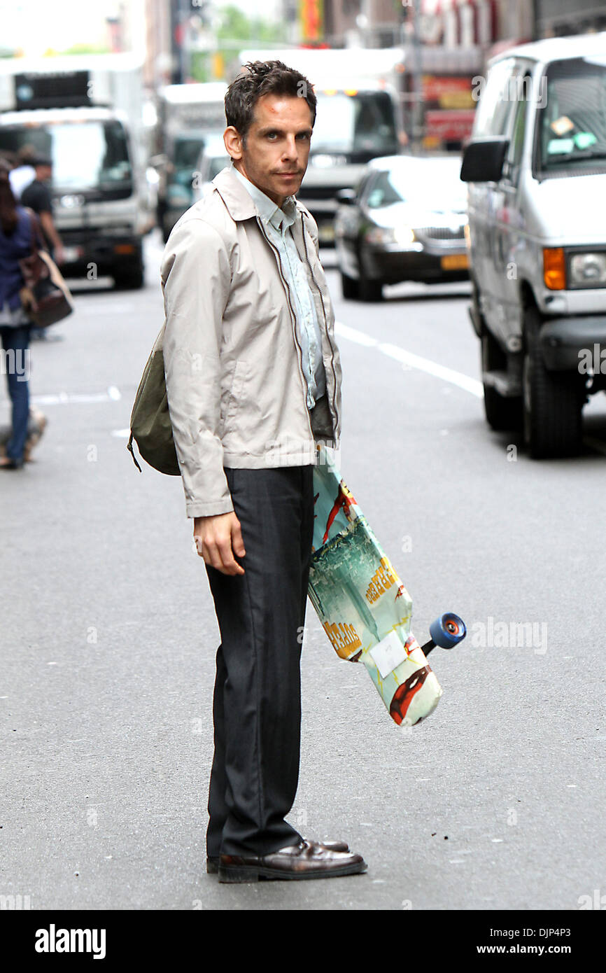 Ben Stiller shooting on location for 'The Secret Life of Walter Mitty' New  York City USA 07.05.12 Stock Photo - Alamy