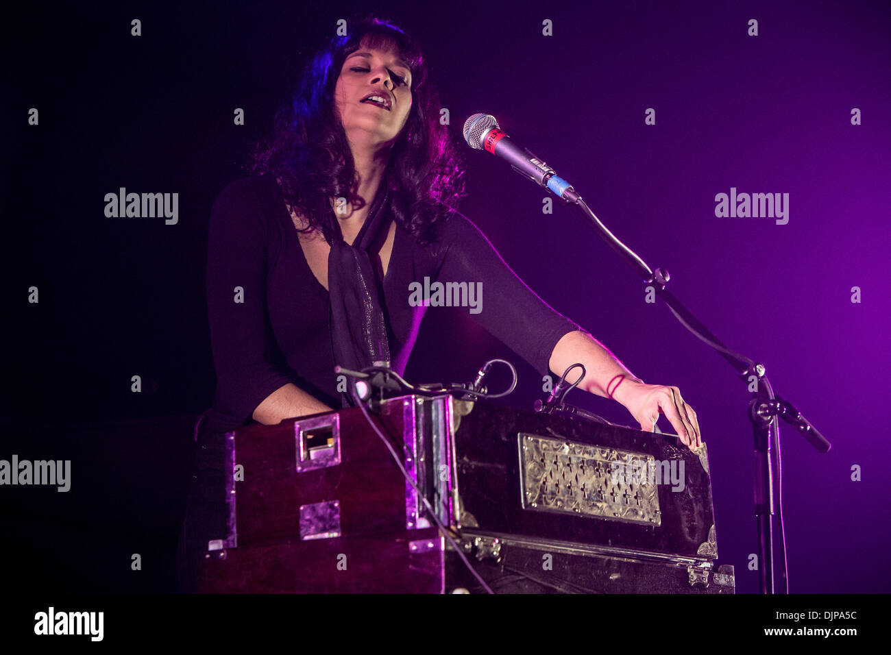 Milan Italy. 28th November 2013. SHILPA RAY performs live at the music club Alcatraz opening the show of Nick Cave & The Bad Seeds Credit:  Rodolfo Sassano/Alamy Live News Stock Photo