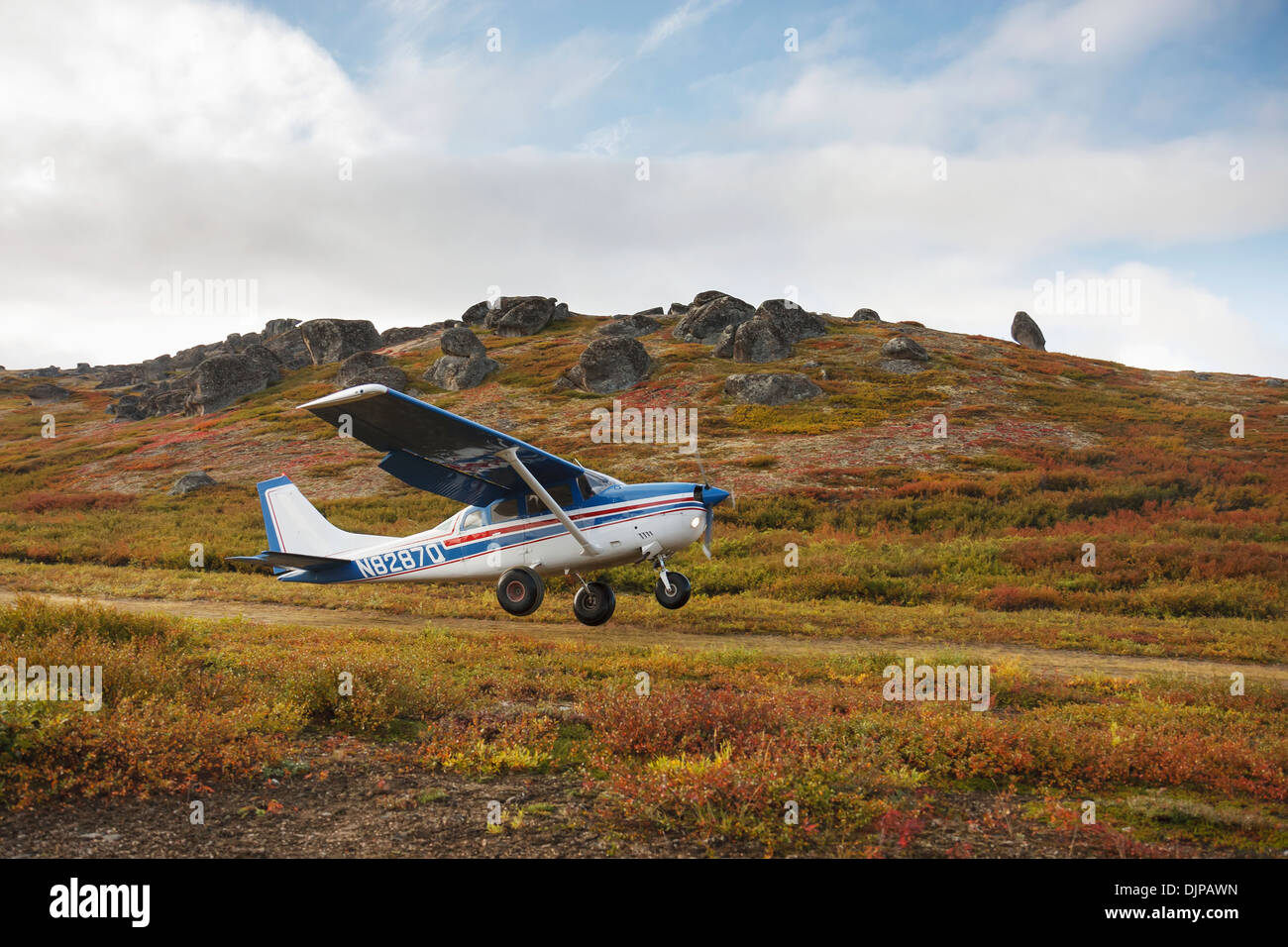Cessna 206 Bushplane Takes Off From A Dirt Airstrip At Serpentine Hot Sprints,Bering Land Bridge National Preserve Stock Photo