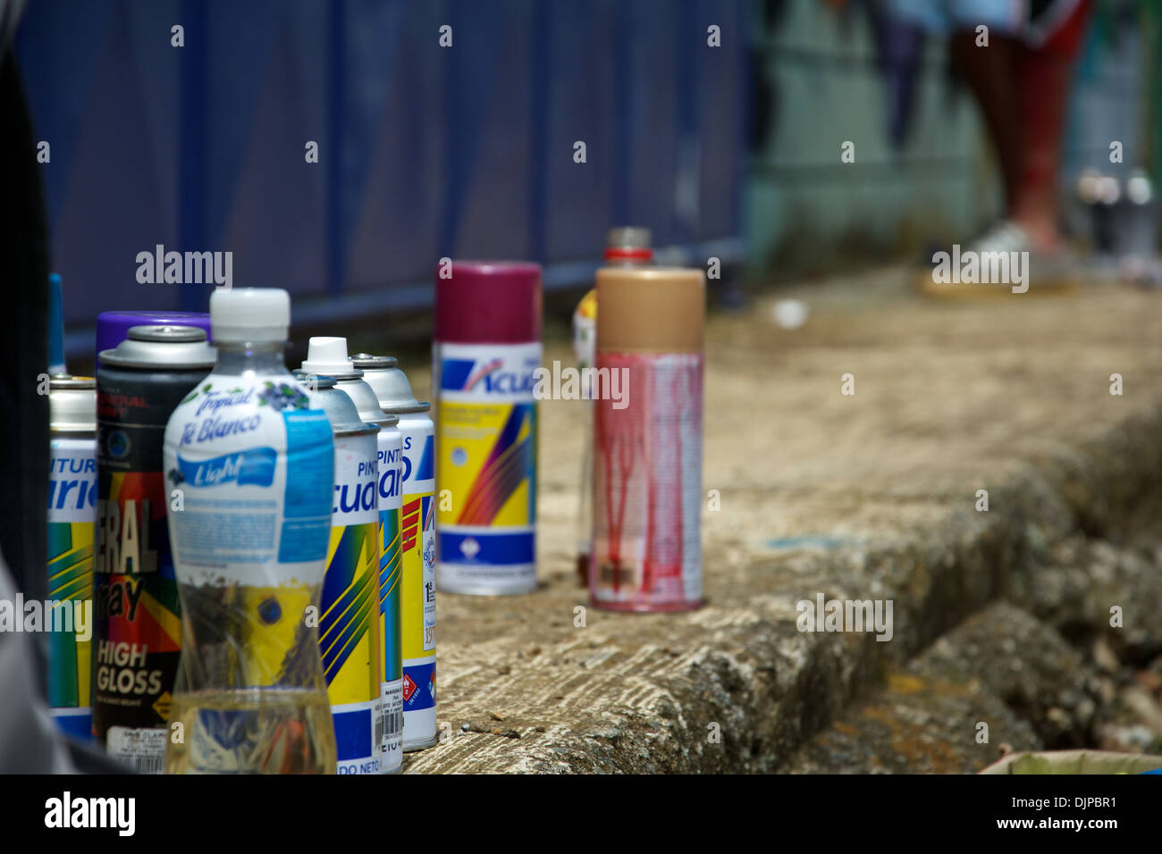 Spray paint cans graffiti art hi-res stock photography and images - Alamy