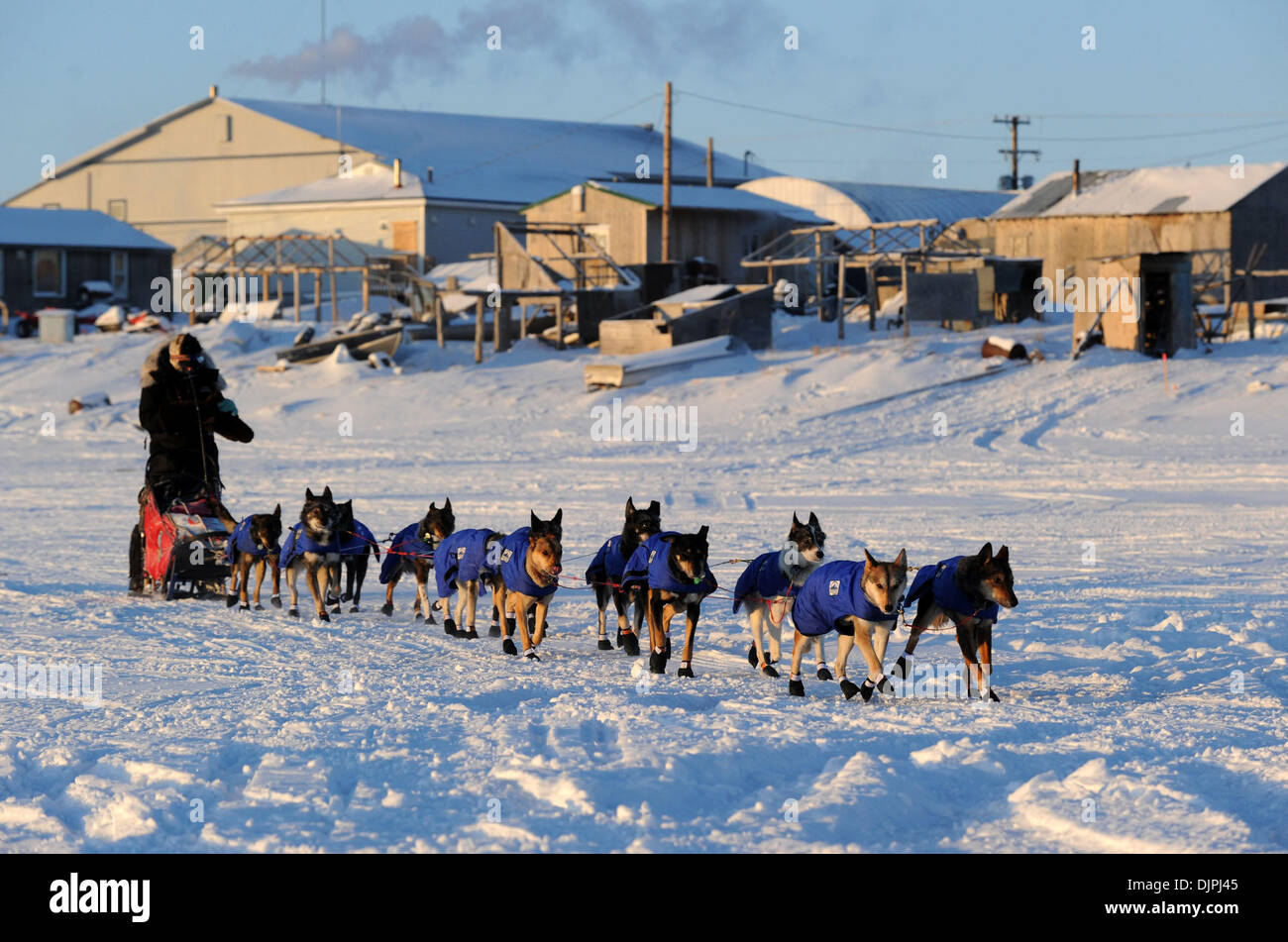 Mar 14, 2010 Unalakleet, Alaska, USA LANCE MACKEY leaves the