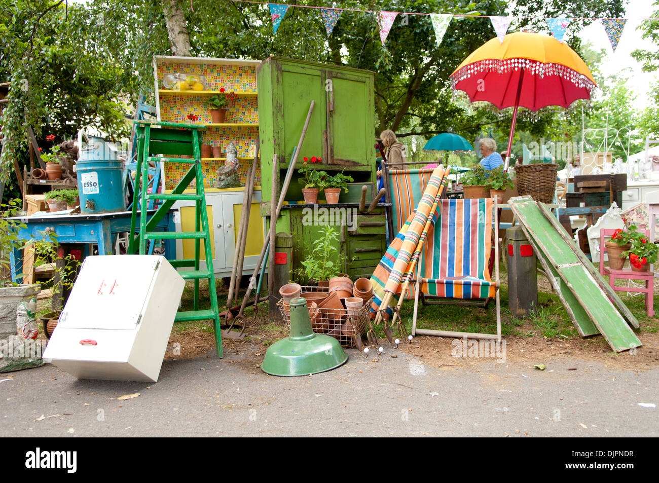 Vintage furniture for sale hires stock photography and images Alamy