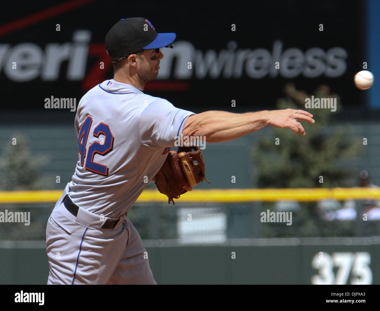 mlb-baseball-new-york-mets-third-baseman-david-wright-thows-an-out-to