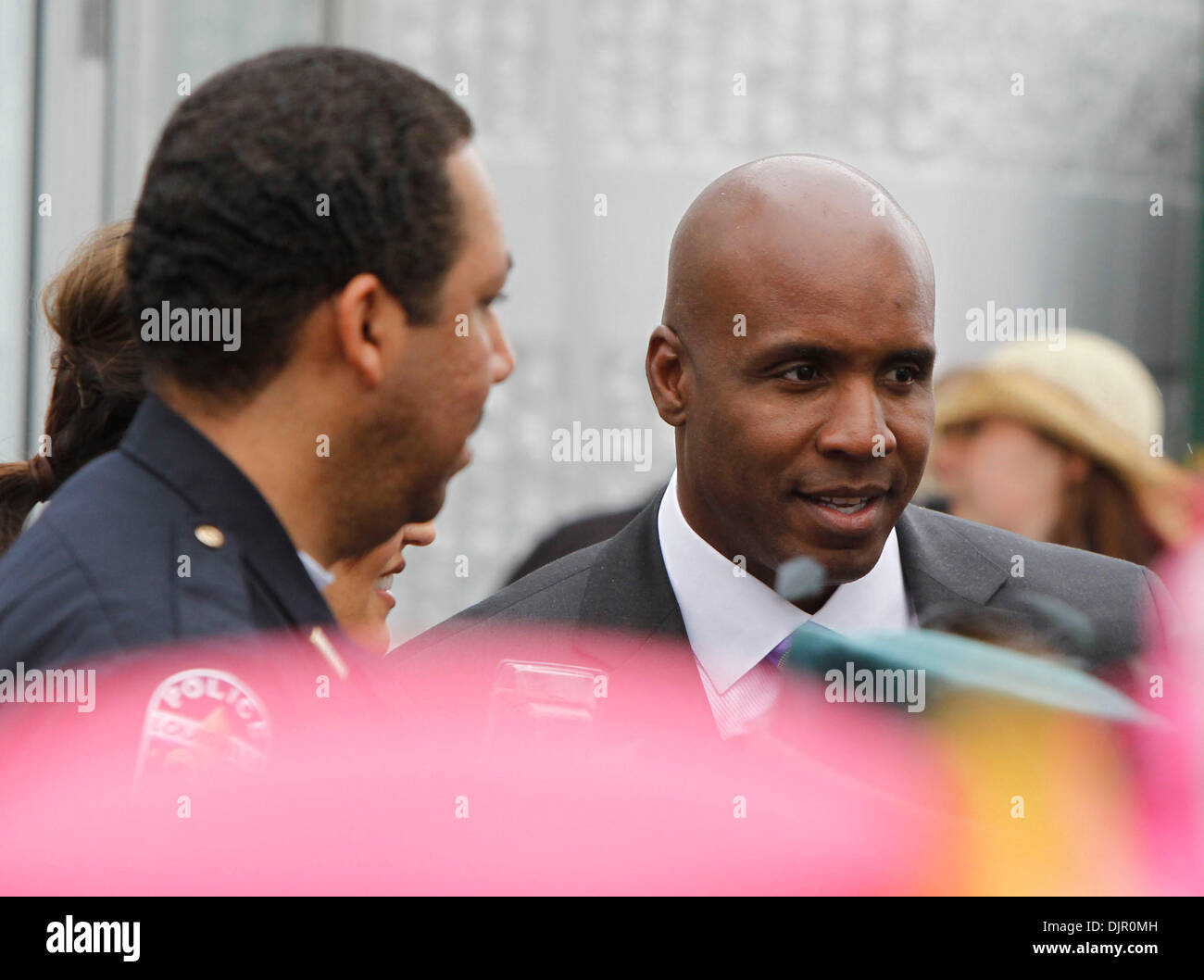 May 01, 2010 - Louisville, Kentucky, U.S. - Major League Baseball player Barry Bonds arrived at Churchill Downs for the 136th running of the Kentucky Derby on Saturday May 1, 2010. Photo by Charles Bertram (Credit Image: © Lexington Herald-Leader/ZUMApress.com) Stock Photo