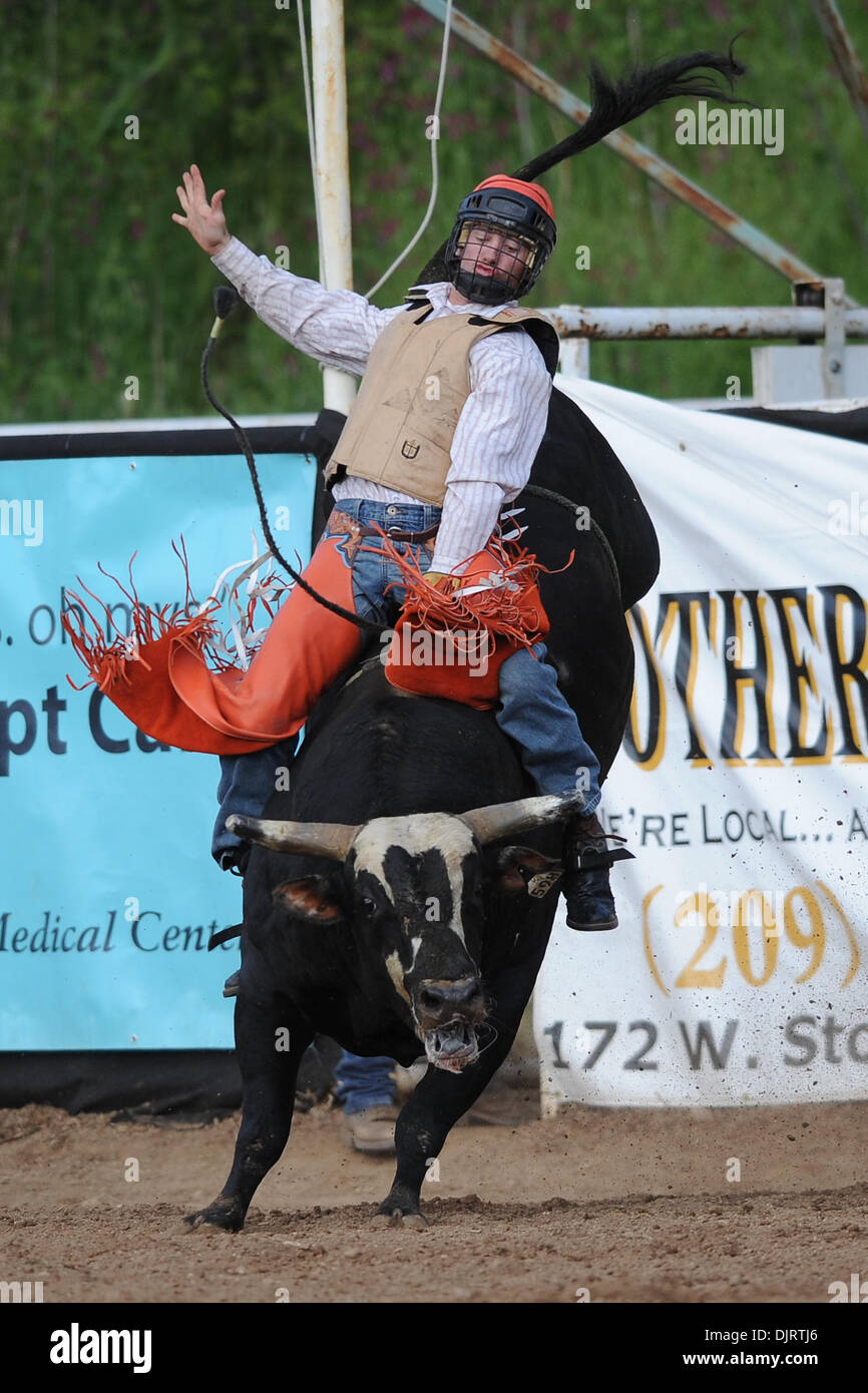 May 09, 2010 - Sonora, California, U.S - 09 May 2010: Bull rider Leif ...