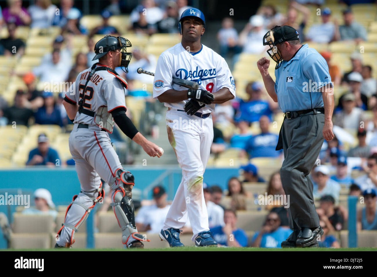 Umpire hand signal hires stock photography and images Alamy