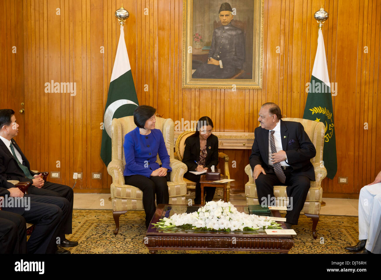 Islamabad, Pakistan. 30th Nov, 2013. Shen Yueyue (3rd R), vice chairwoman of the Standing Committee of China's National People's Congress (NPC), meets with Pakistani President Mamnoon Hussain (1st R) in Islamabad, Pakistan, on Nov. 29, 2013. © Huang Zongzhi/Xinhua/Alamy Live News Stock Photo