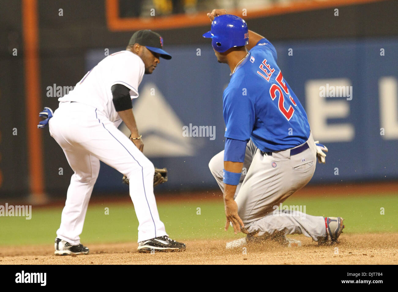 Chicago Cubs Infielder Derrek Lee  (#25) safe at 2nd while NY Mets Infielder Luis Castillo  (#1) waits for the ball. The Cubs defeated the Mets 9-3 in the game at Citifield, Flushing, NY. (Credit Image: © Anthony Gruppuso/Southcreek Global/ZUMApress.com) Stock Photo