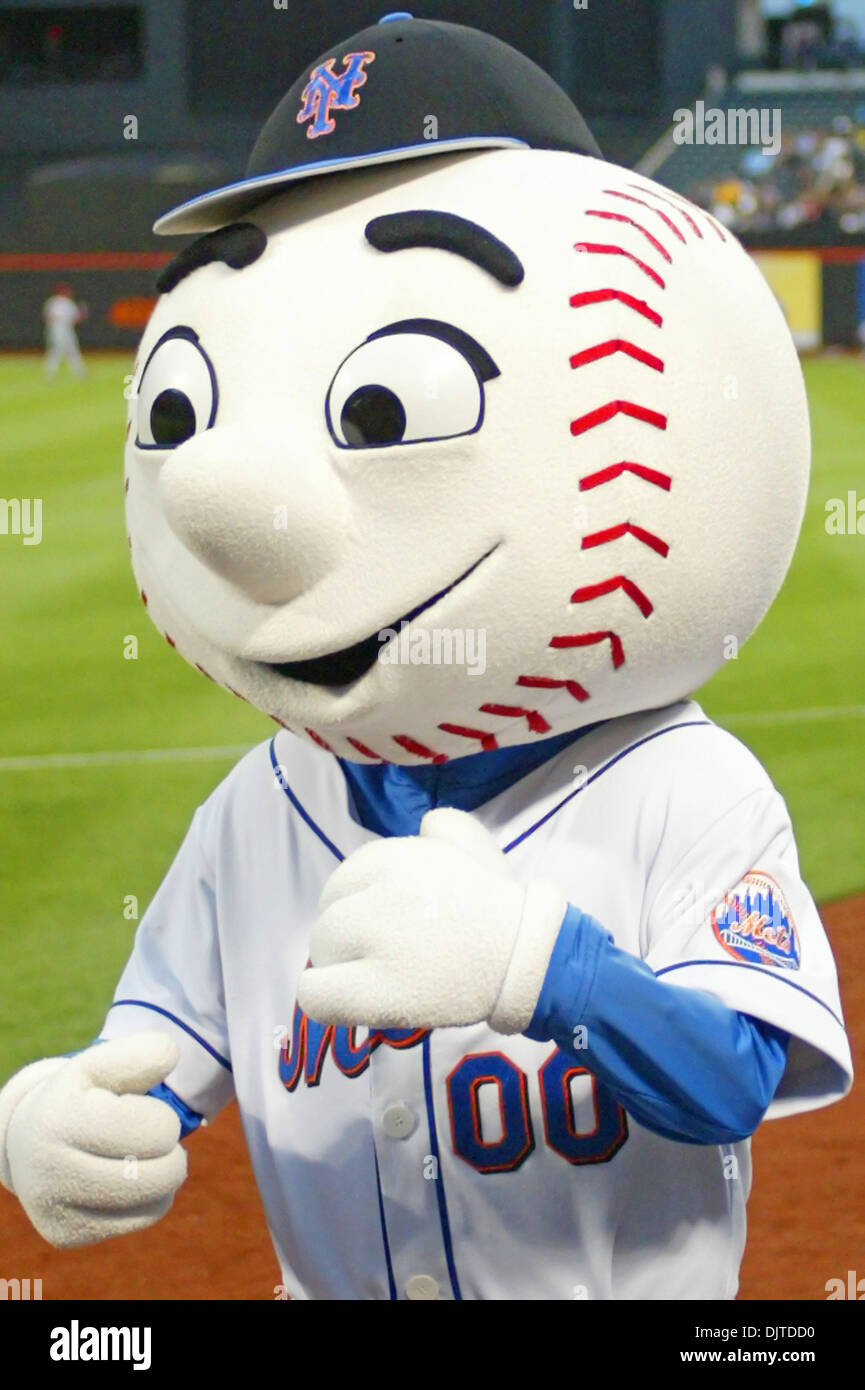 Mr Met during the game between the Philadelphia Phillies and New York Mets  at Citi Field in New York. (Credit Image: © Bill Guerro/Southcreek  Global/ZUMApress.com Stock Photo - Alamy