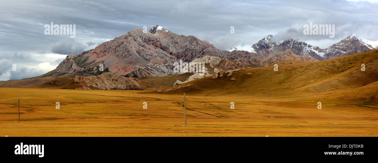 Road from Torugart pass to Tash Rabat valley, Naryn oblast, Kyrgyzstan Stock Photo