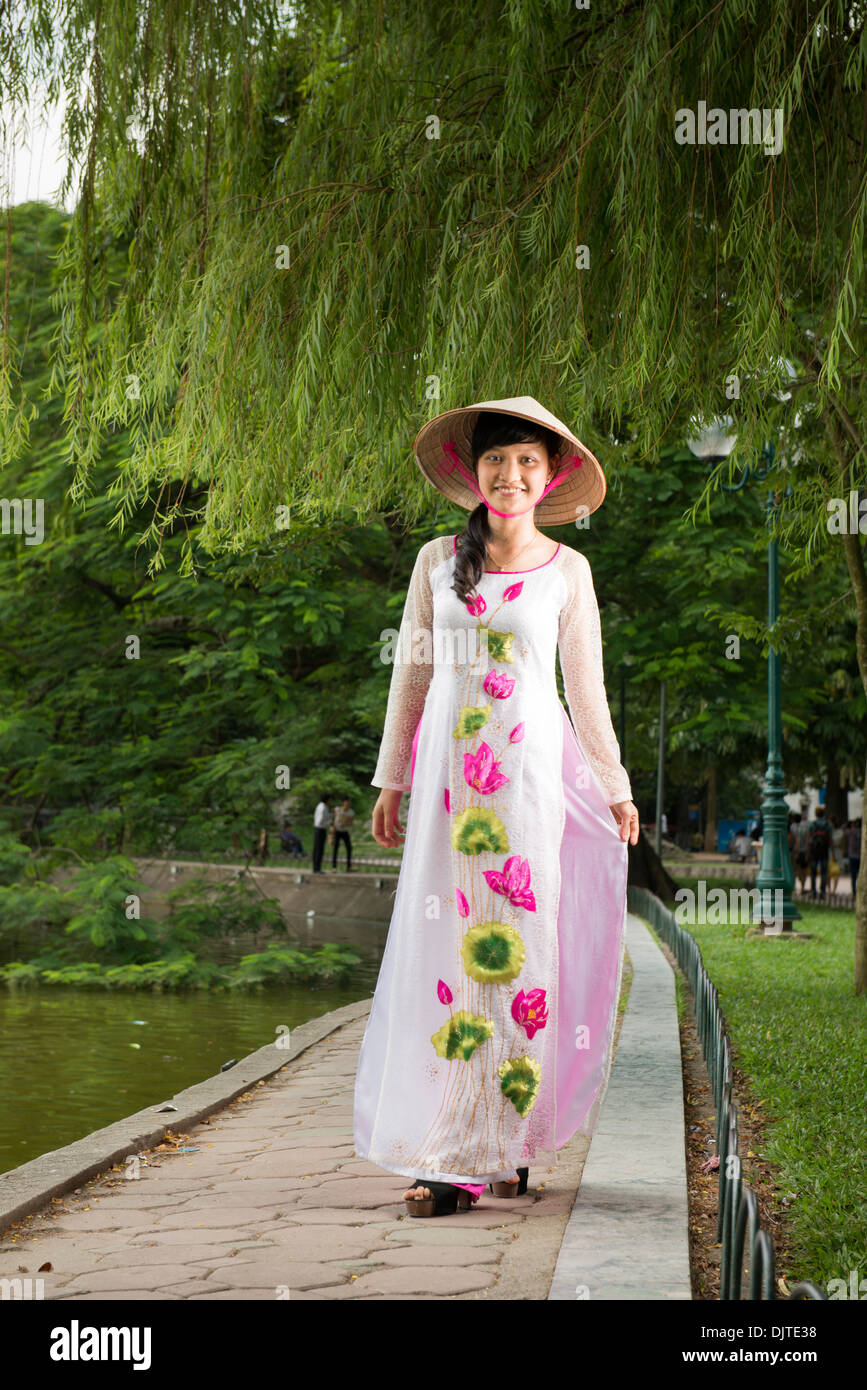 Vietnam traditioanl cloth Ao Dai model, Nueet,20, Hanoi, vietnam Stock Photo