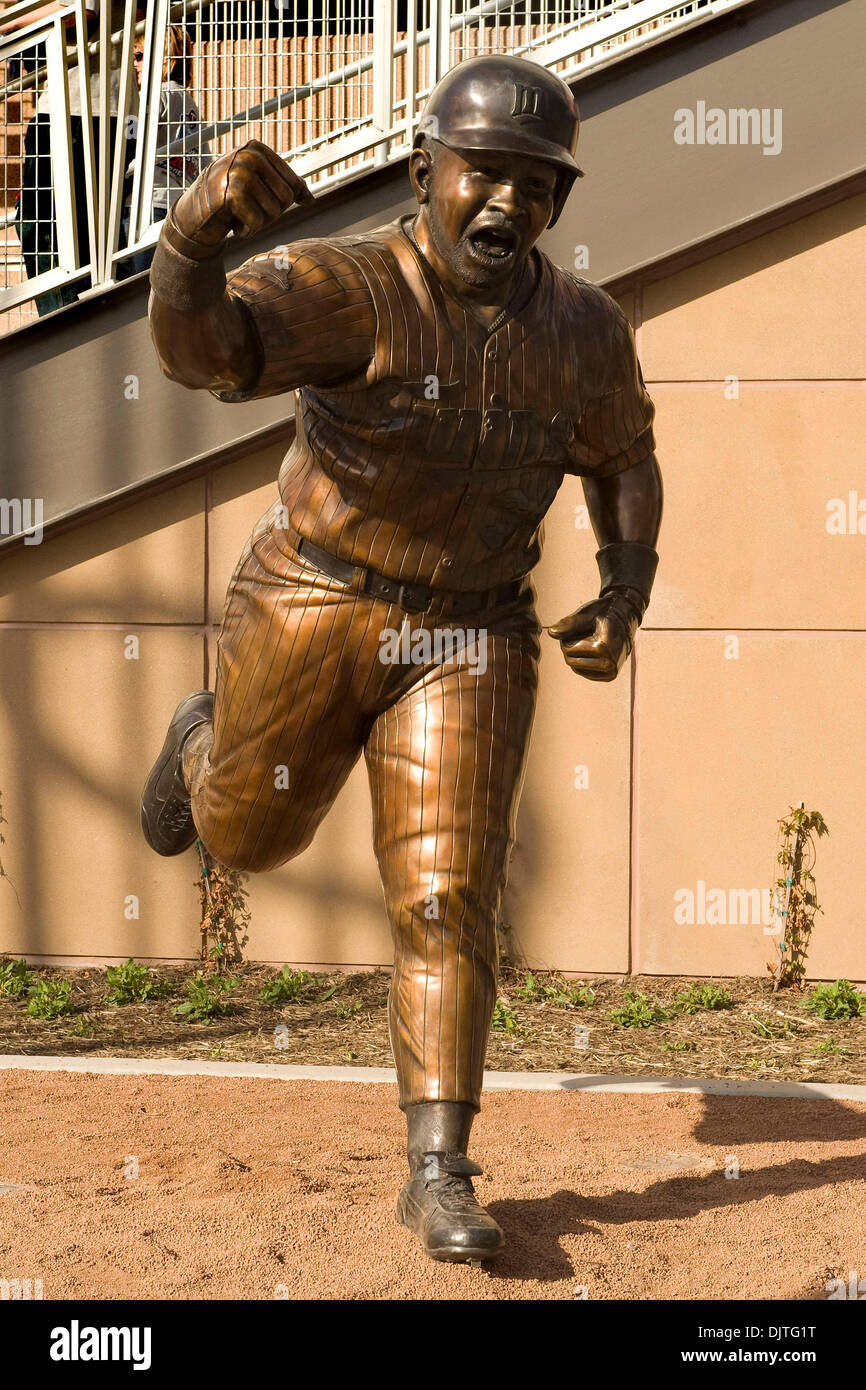 Minnesota Twins display a statue of Kirby Puckett, retired 34, a fan
