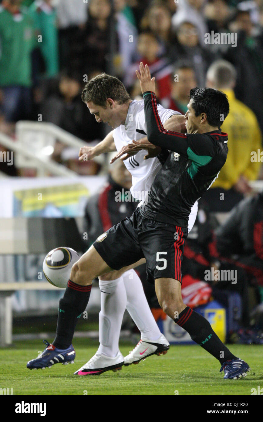 3 March 2010: Chris Killen (L) and Ricardo Osorio (R) fight for the ball during the first half of the New Zealand vs. Mexico international friendly at the Rose Bowl in Pasadena, California. Mandatory Credit: Brandon Parry / Southcreek Global (Credit Image: © Brandon Parry/Southcreek Global/ZUMApress.com) Stock Photo