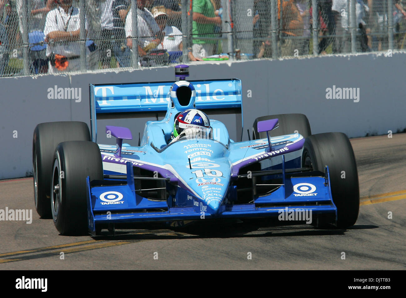 Dario Franchitti races through a turn during qualifying for the Honda