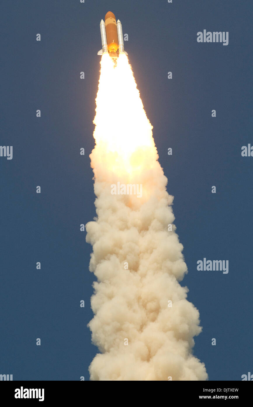 Space Shuttle Atlantis lifts off of launch pad 39-A at Kennedy Space ...