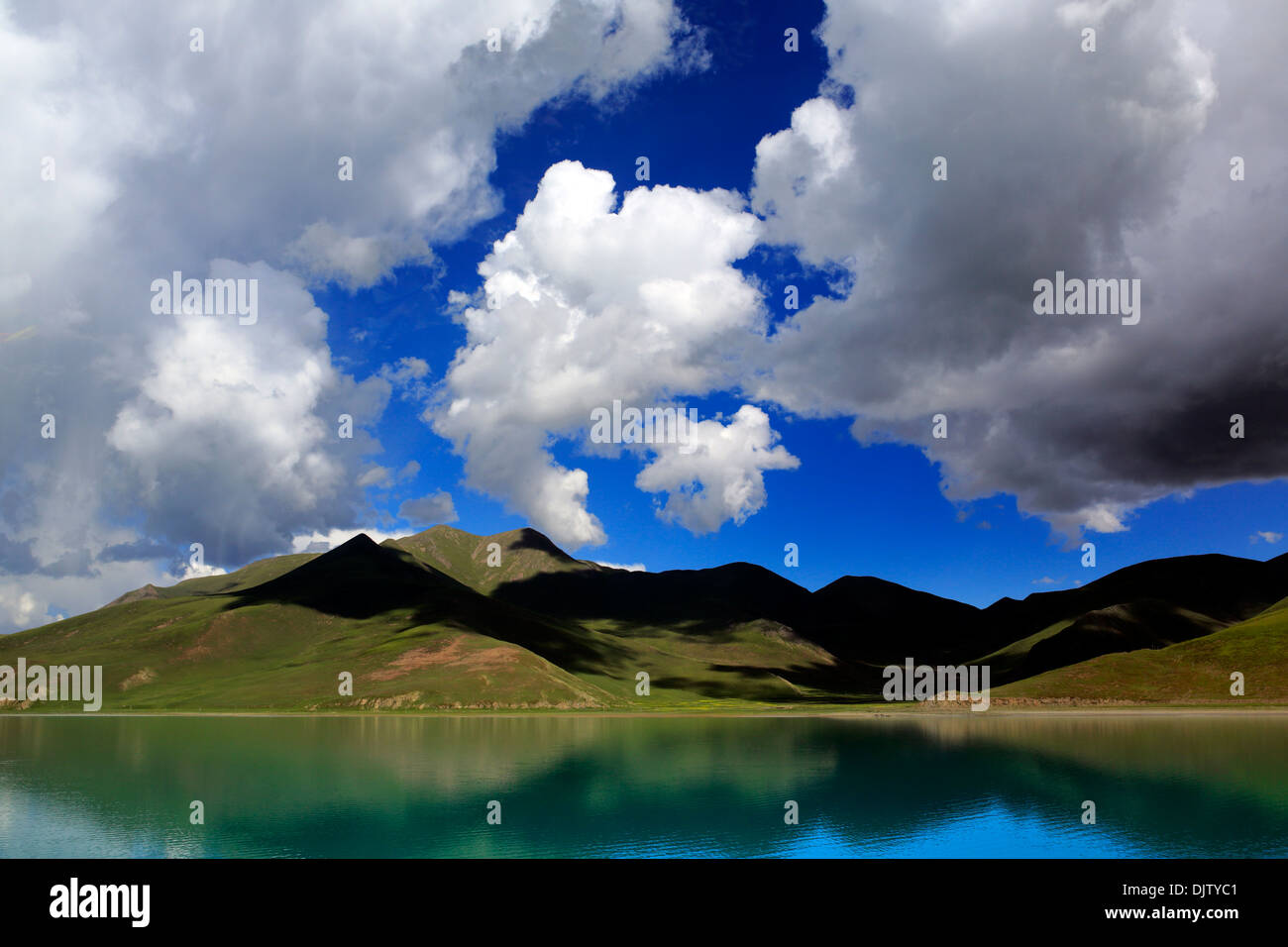 Yamdrok lake (Yamdrok Yumtso, Yamzho Yumco), Shannan Prefecture, Tibet, China Stock Photo