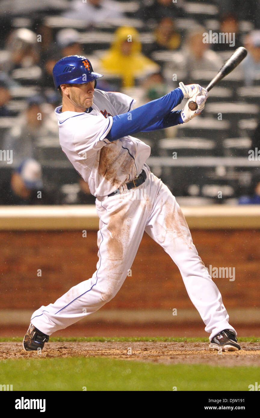 Photo: New York Mets Jason Bay gets his head banged by Atlanta