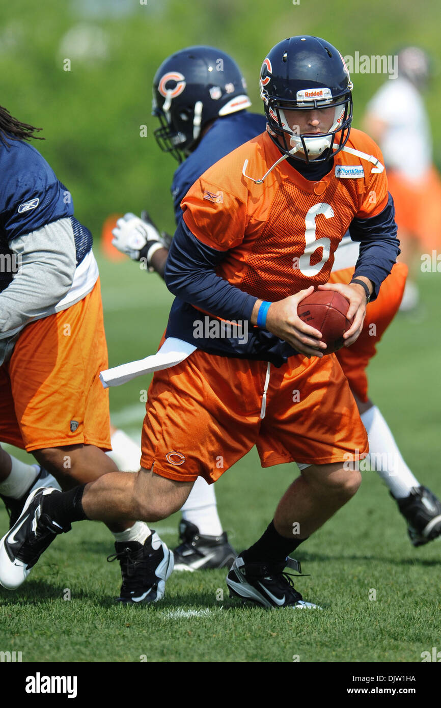 Quarterback Jay Cutler (6) rolls out to throw during the Chicago Bears