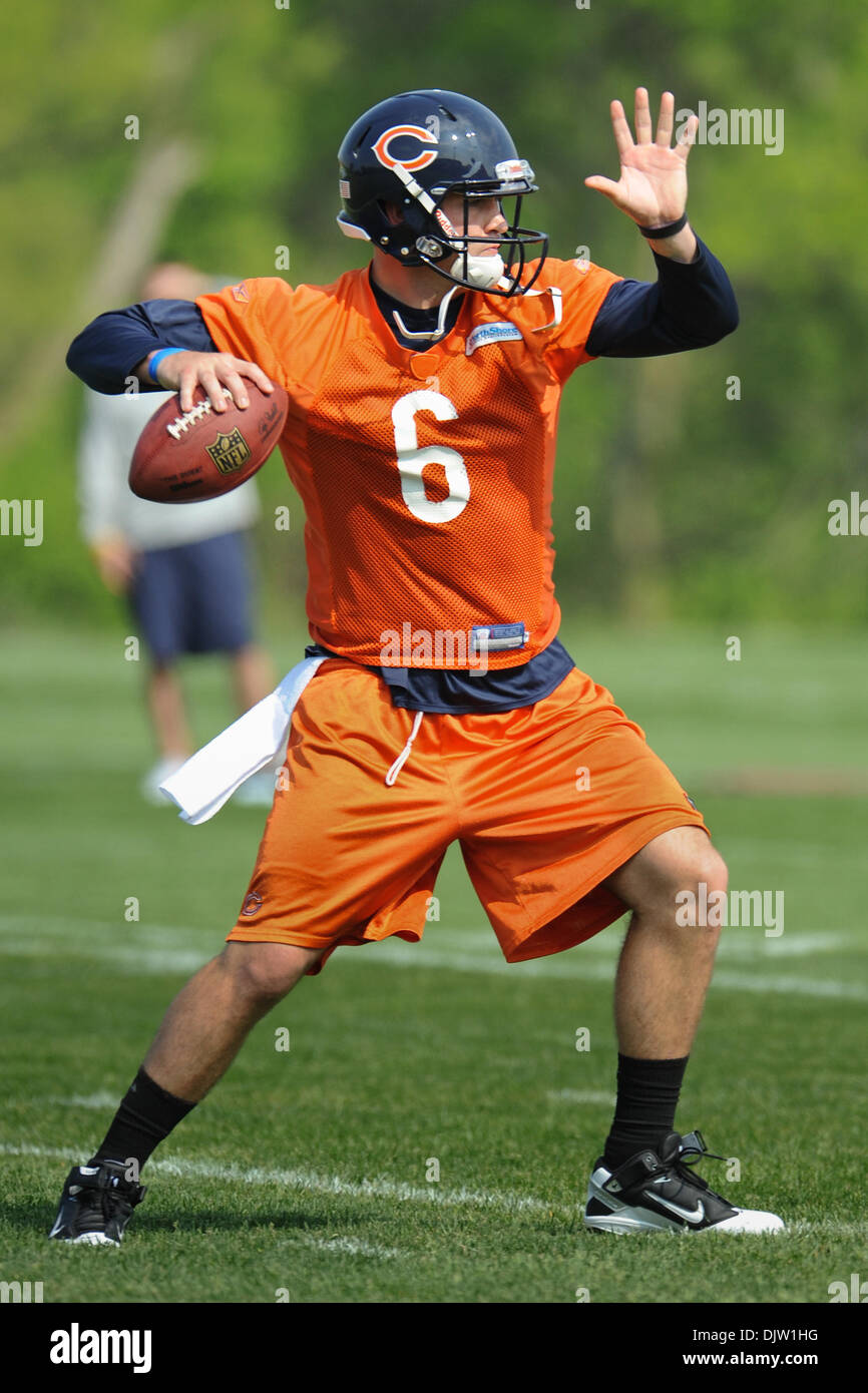 Quarterback Jay Cutler (6) throws during the Chicago Bears minicamp  practice at Halas Hall in Lake Forest, Illinois. (Credit Image: © John  Rowland/Southcreek Global/ZUMApress.com Stock Photo - Alamy, image size:866x1390