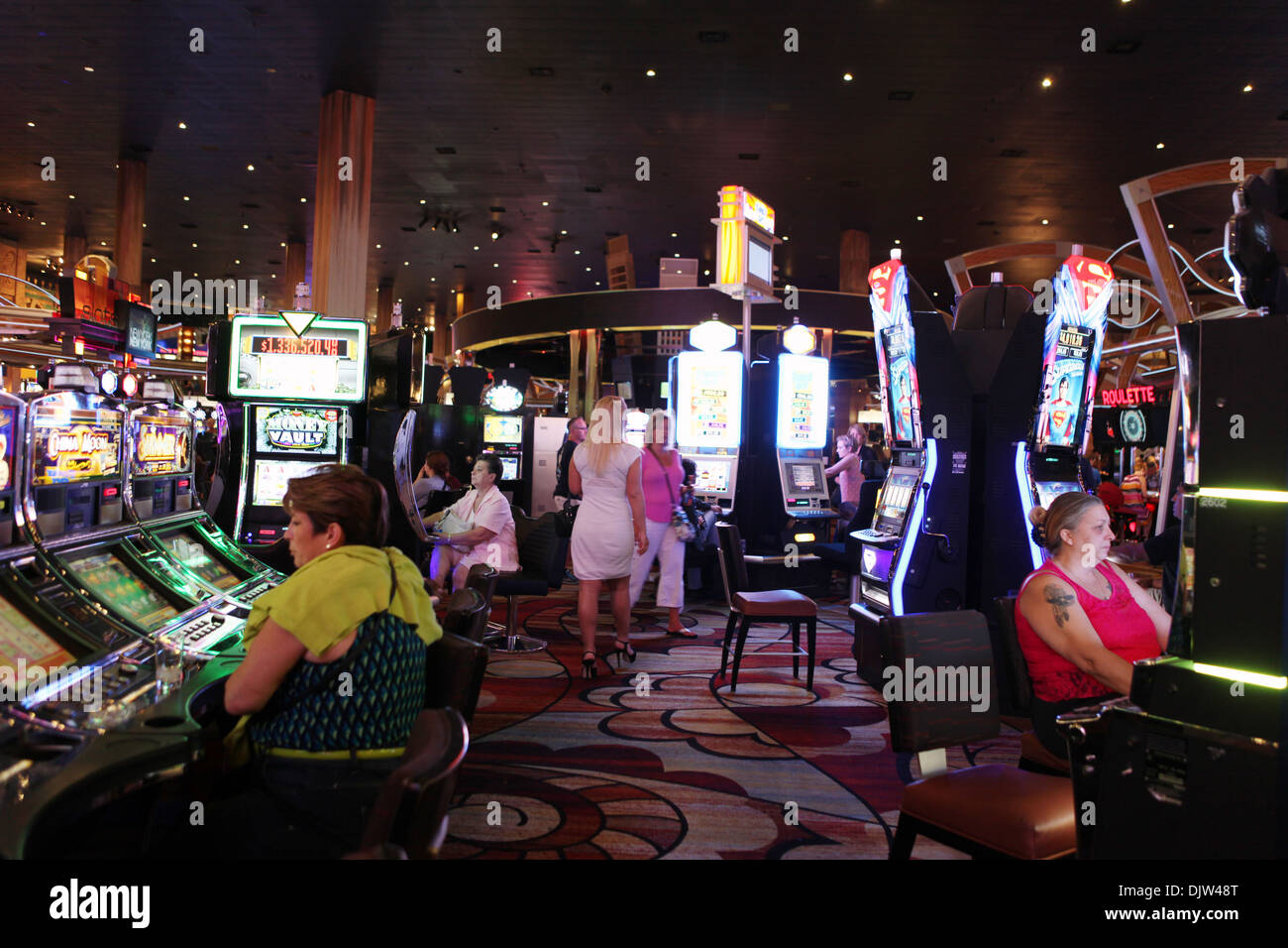 Gamblers in Las Vegas, gambling on slot machines, Nevada, USA Stock Photo