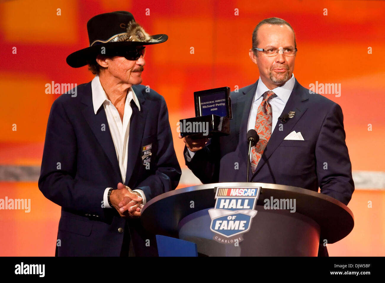 R Kyle Petty Son Of The King Richard Petty L Helps Induct His Stock Photo Alamy