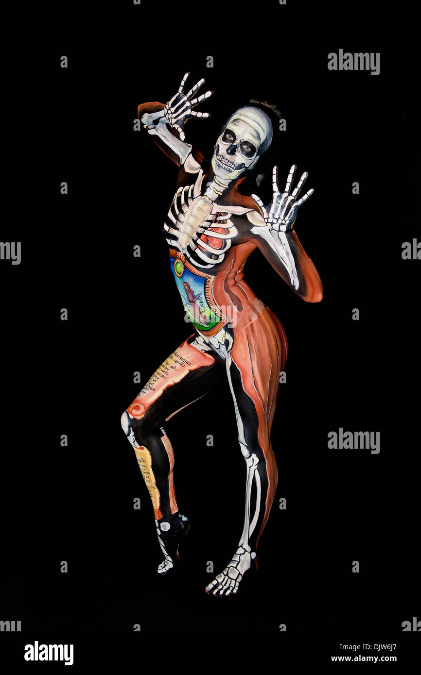 Female skeleton painting hi-res stock photography and images - Alamy