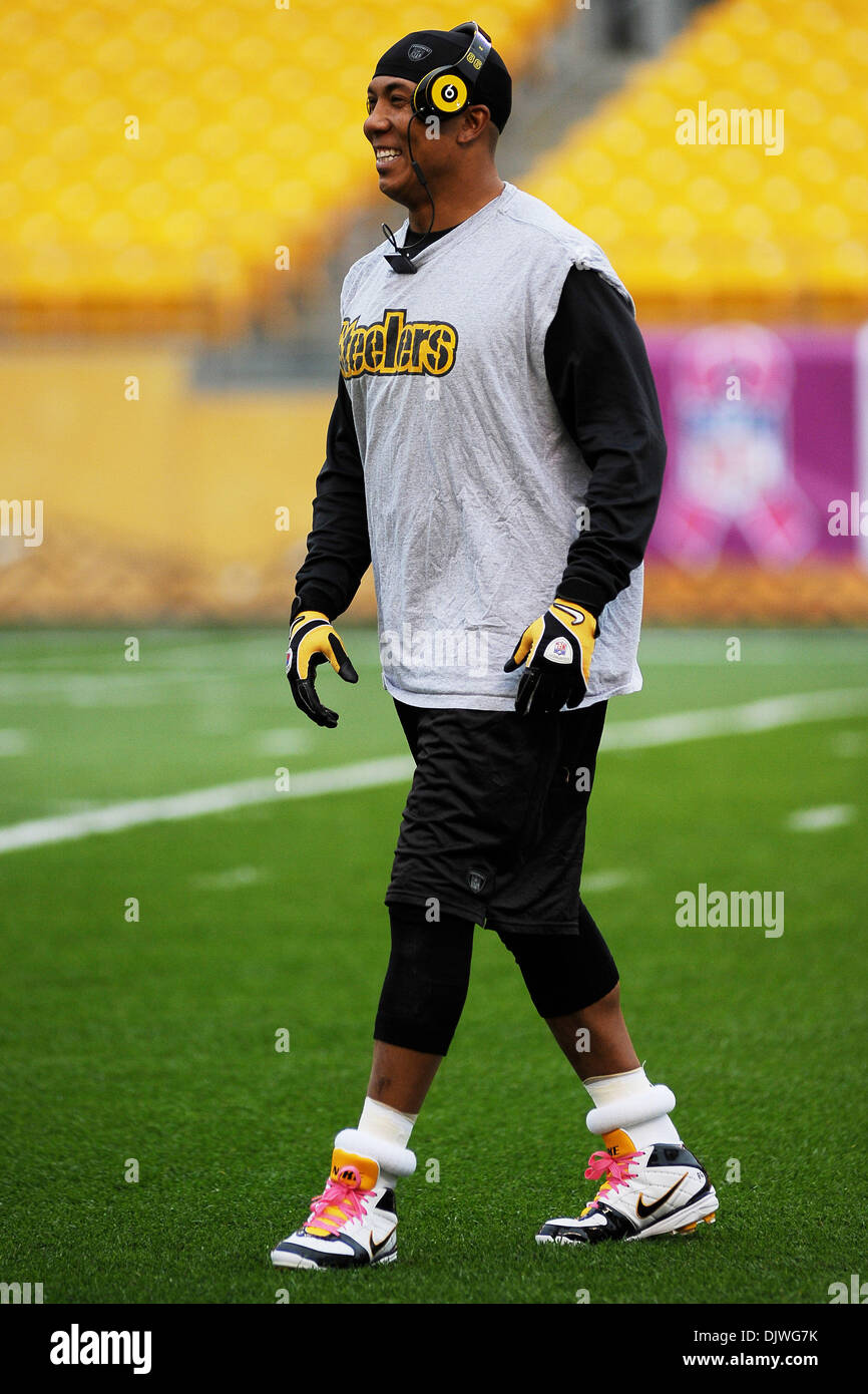 Oct. 3, 2010 - Pittsburgh, PENNSYLVANNIA, United States of America - Pittsburgh Steelers' wide receiver HINES WARD (86) has a smile on his face while warming up as the Steelers get set to take on the Ravens at Heinz Field in Pittsburgh, PA....The Ravens defeat the Steelers, 17-14. (Credit Image: © Dean Beattie/Southcreek Global/ZUMApress.com) Stock Photo