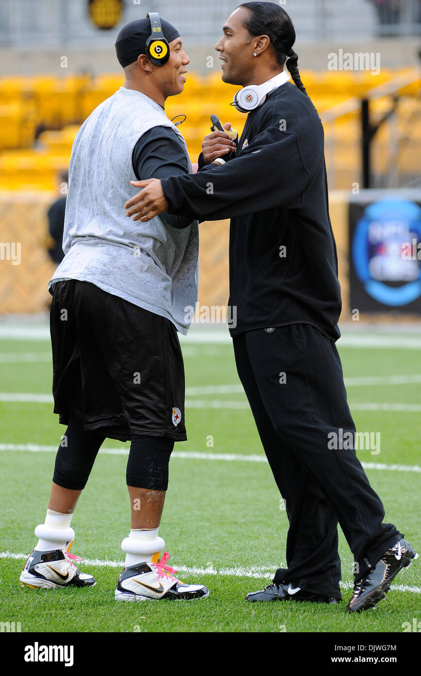 Oct. 3, 2010 - Pittsburgh, PENNSYLVANNIA, United States of America - Pittsburgh Steelers' wide receiver HINES WARD (86) and Baltimore Ravens' wide receiver T.J. HOUSHMANDZADEH (84) greet each other before the start of the Ravens and Steelers game at Heinz Field in Pittsburgh, PA....The Ravens defeat the Steelers, 17-14. (Credit Image: © Dean Beattie/Southcreek Global/ZUMApress.com) Stock Photo
