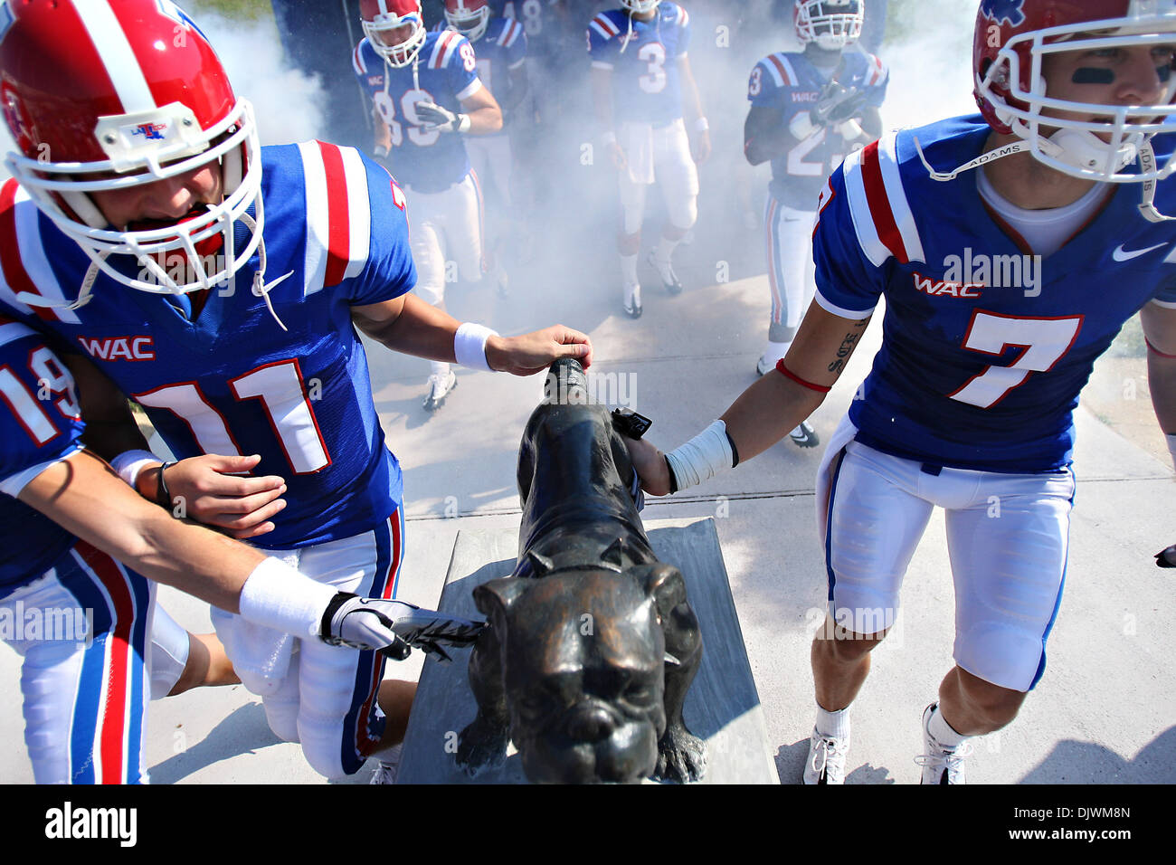 Oct 9, 2010 The Louisiana Tech Bulldogs rub their bronze mascot as