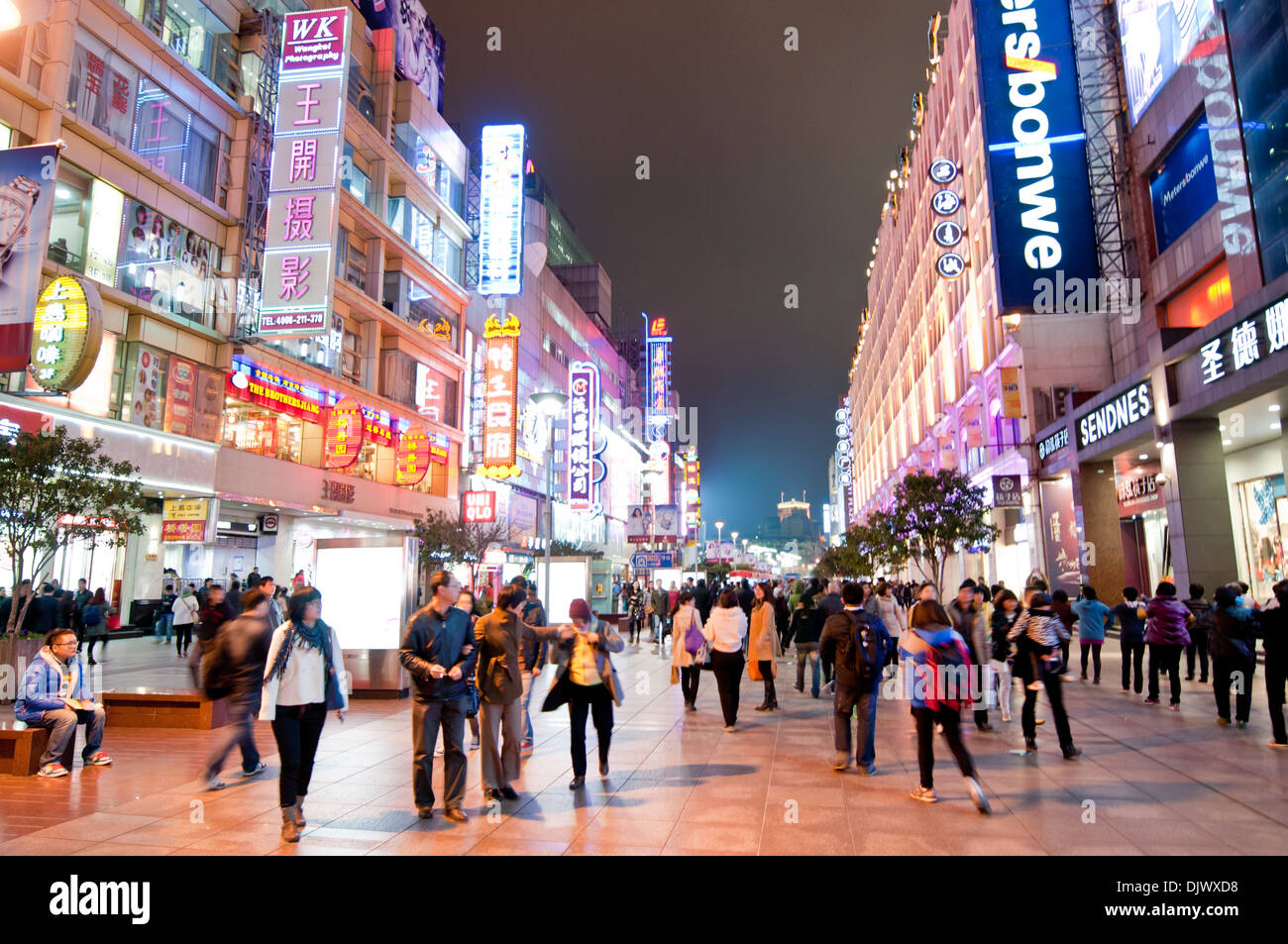 Nanjing Road Pedestrian Street Main Shopping Street In Shanghai nanjing-road-pedestrian-street-main-shopping-street-in-shanghai