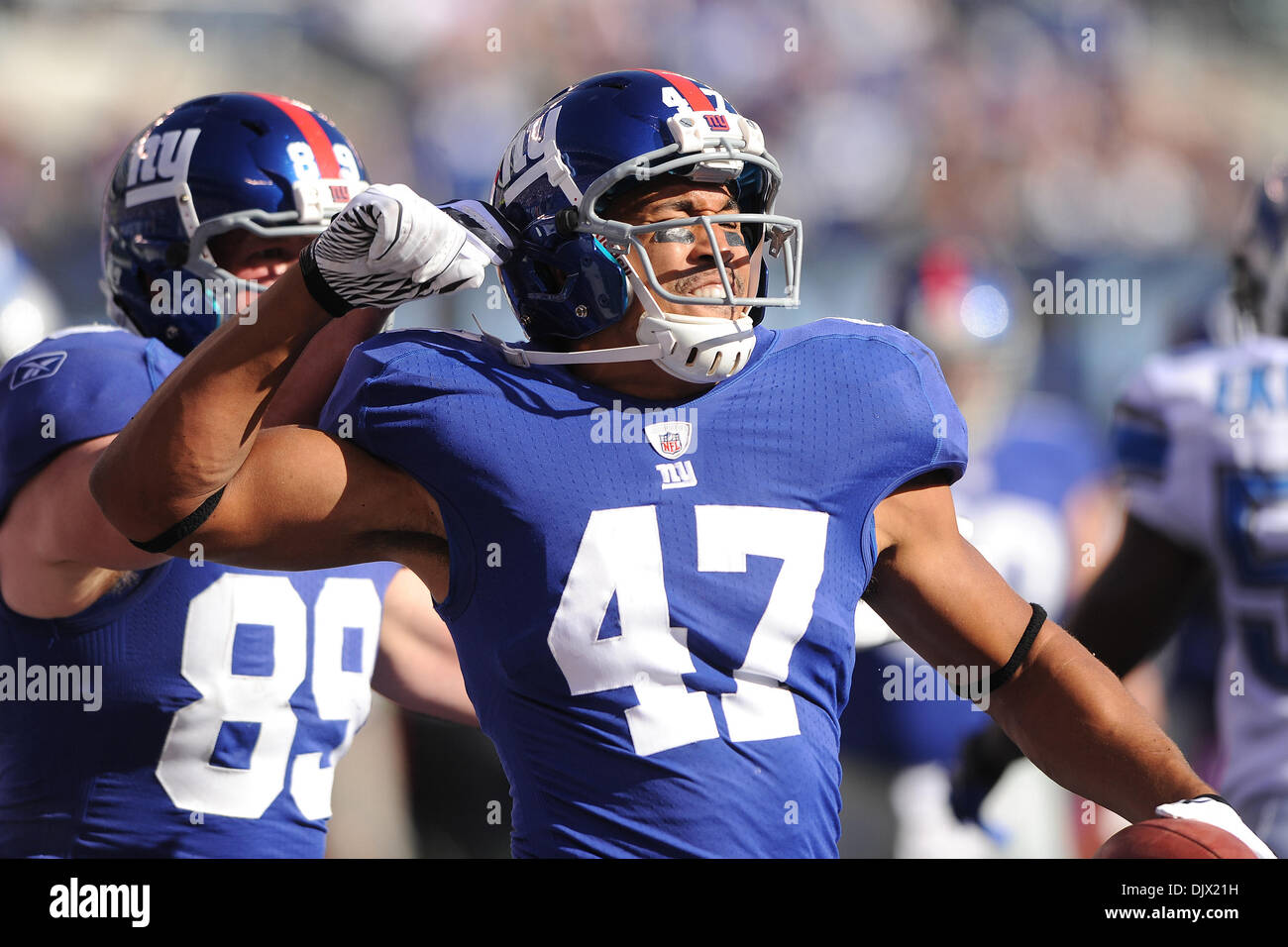 New York Giants tight end Travis Beckum 47 celebrates his first