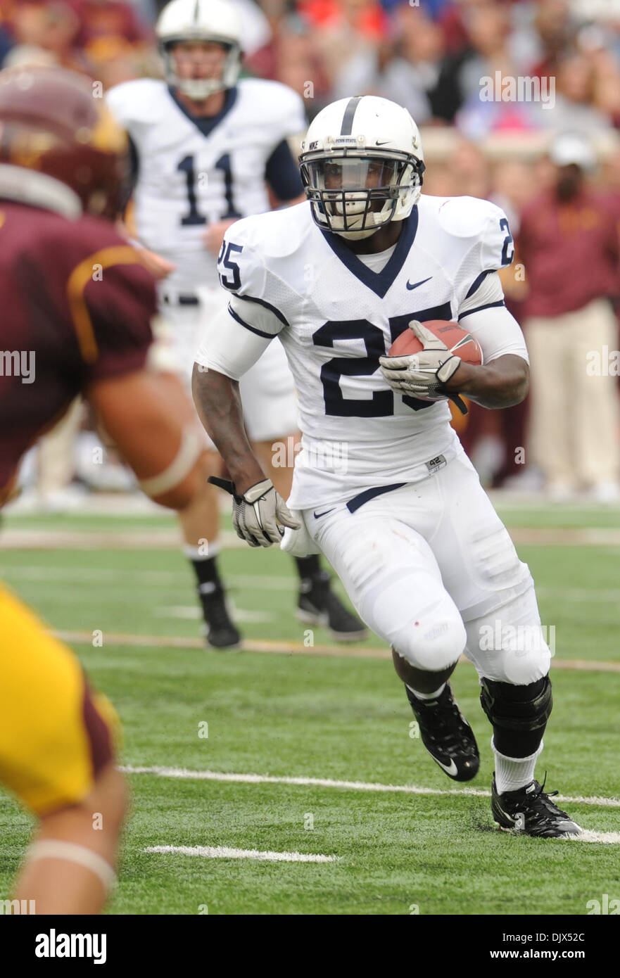 Oct. 23, 2010 - Minneapolis, Minnesota, United States of America - Penn State University tail back Silas Redd (#25) rushes for short  yardage in the fourth quarter of the game between the Minnesota Gophers and the Penn State Nittany Lions at the TCF Stadium in Minneapolis, Minnesota.  Penn State defeats  Minnesota 33-21. (Credit Image: © Marilyn Indahl/Southcreek Global/ZUMApress.c Stock Photo