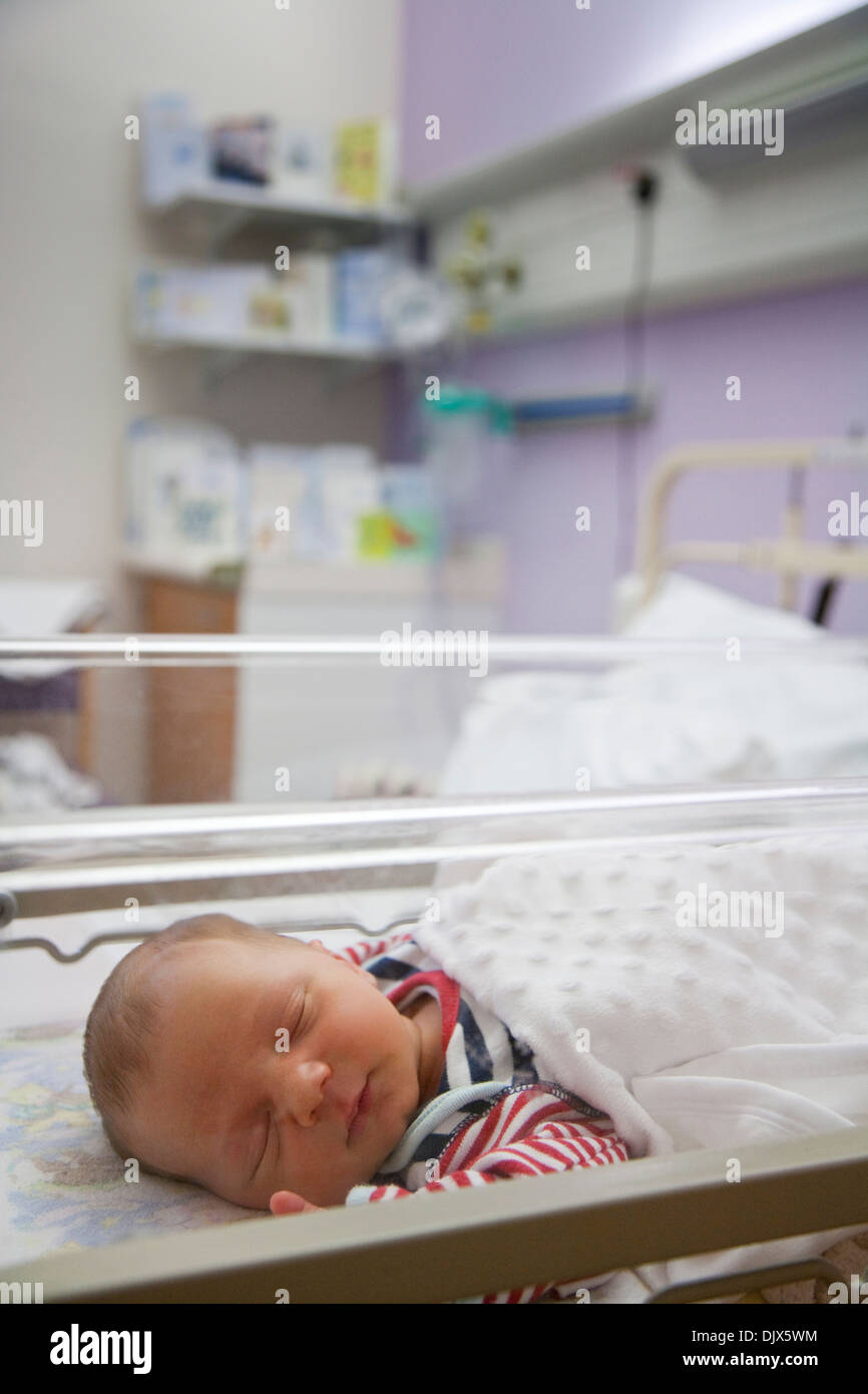 Baby cot hospital hires stock photography and images Alamy