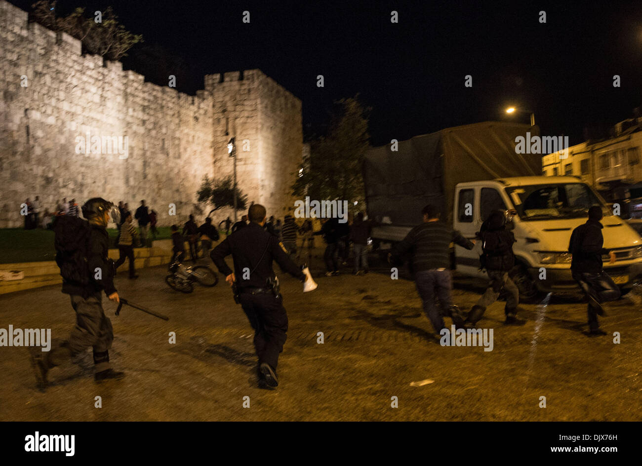 (131201) -- JERUSALEM, Dec. 1, 2013 (Xinhua) -- Israeli border police use batons to disperse demonstrators in front of the Herod's Gate in the Old City of Jerusalem, on Nov. 30, 2013. Thousands of Israelis took to the streets across the country on Saturday to protest against a government plan to displace some 40,000 Arab Bedouins from their lands. (Xinhua/Li Rui) (ybg) Stock Photo
