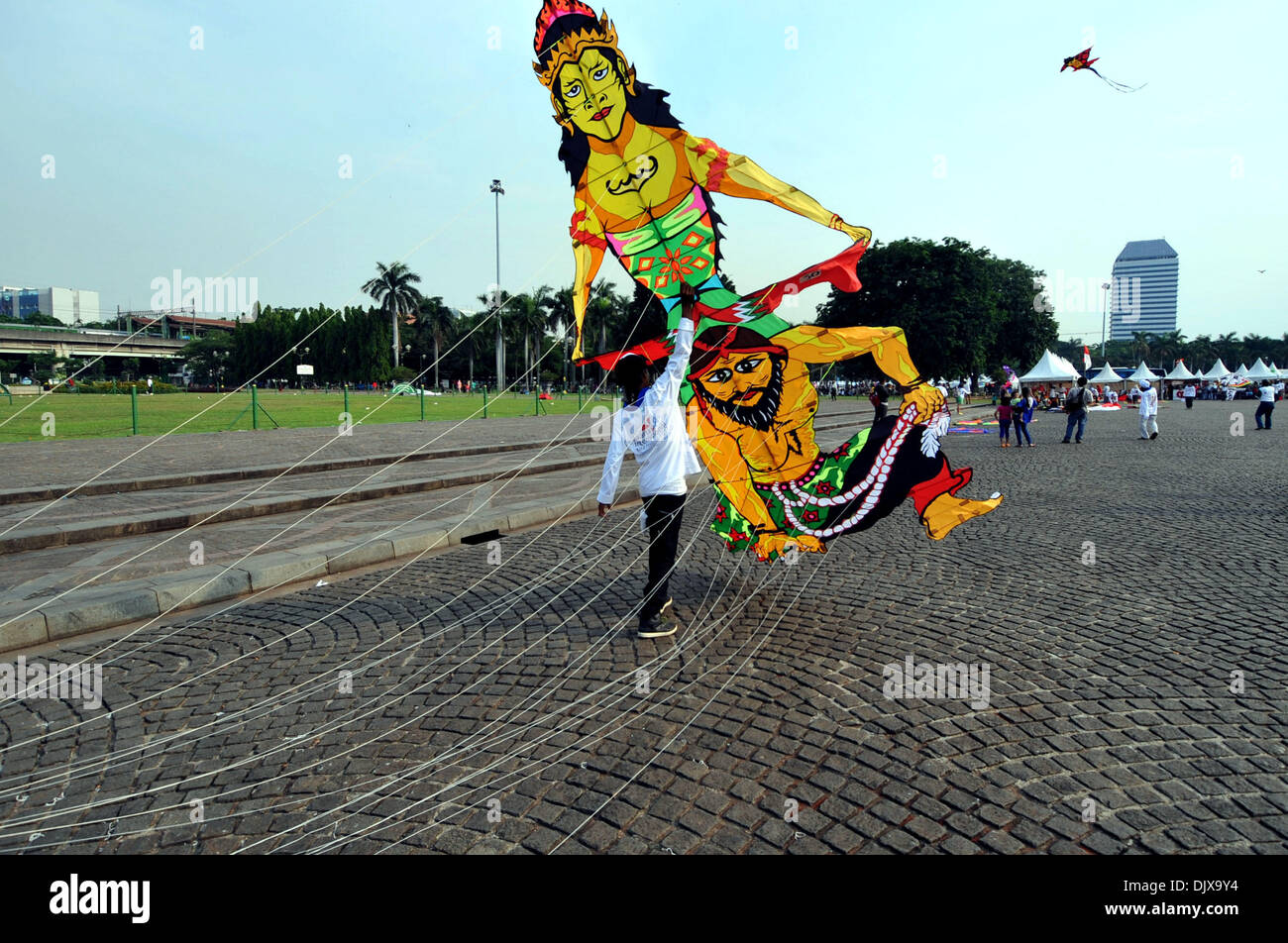 Jakarta, Indonesia. 1st Dec, 2013. A participant flies a kite during the Jakarta International Kite Festival 2013 in Jakarta, Indonesia, Nov. 30, 2013. The two-day festival opened on Saturday, with the participation of 18 countries and regions. Credit:  Agung Kuncahya B./Xinhua/Alamy Live News Stock Photo