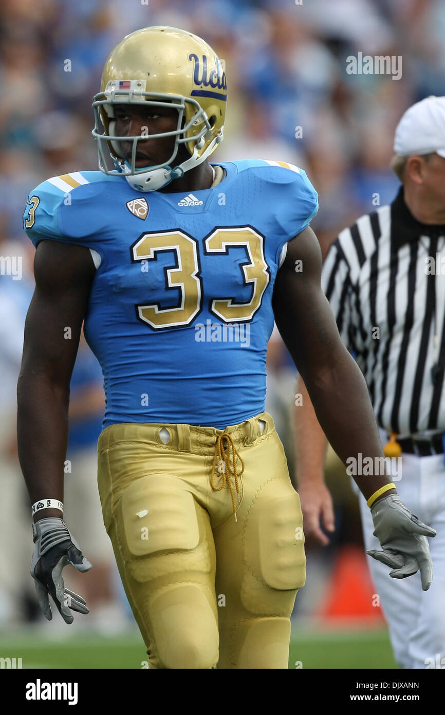 Oct. 30, 2010 - Pasadena, California, United States of America - UCLA  Bruins running back Derrick Coleman #33 during the UCLA vs Arizona game at  the Rose Bowl. The Arizona Wildcats went
