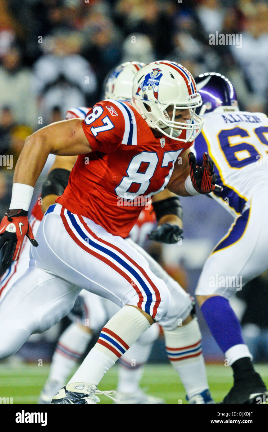 Oct. 31, 2010 - Foxborough, Massachusetts, United States of America - New  England Patriots TE Rob Gronkowski (87) runs off the line for a pass. The  New England Patriots defeat the Minnesota