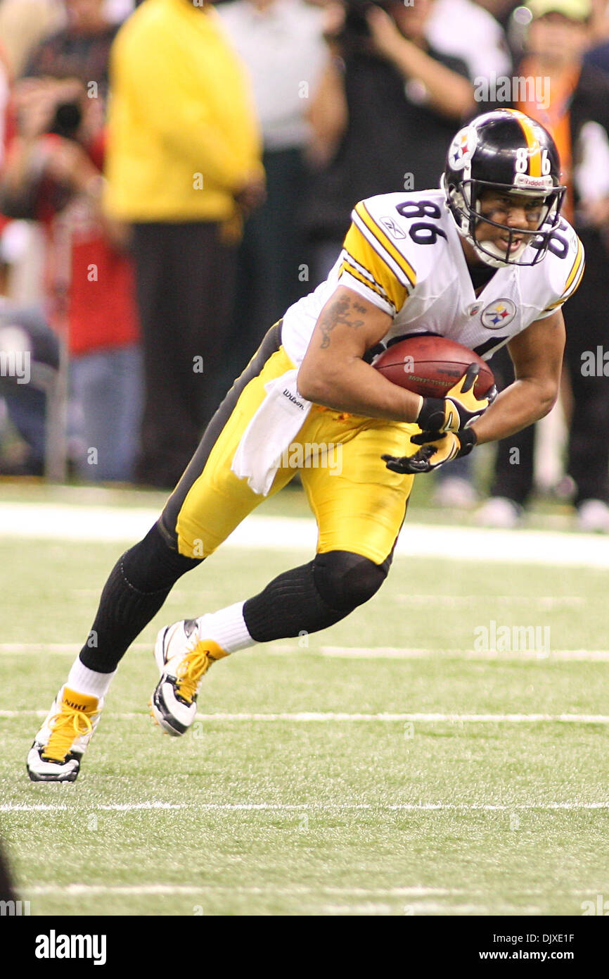 Oct 31, 2010: Pittsburgh Steelers wide receiver Hines Ward (86) runs the ball during game action between the New Orleans Saints and the Pittsburgh Steelers at the Louisiana Superdome in New Orleans, Louisiana. The Saints won 20-10. (Credit Image: © Donald Page/Southcreek Global/ZUMApress.com) Stock Photo