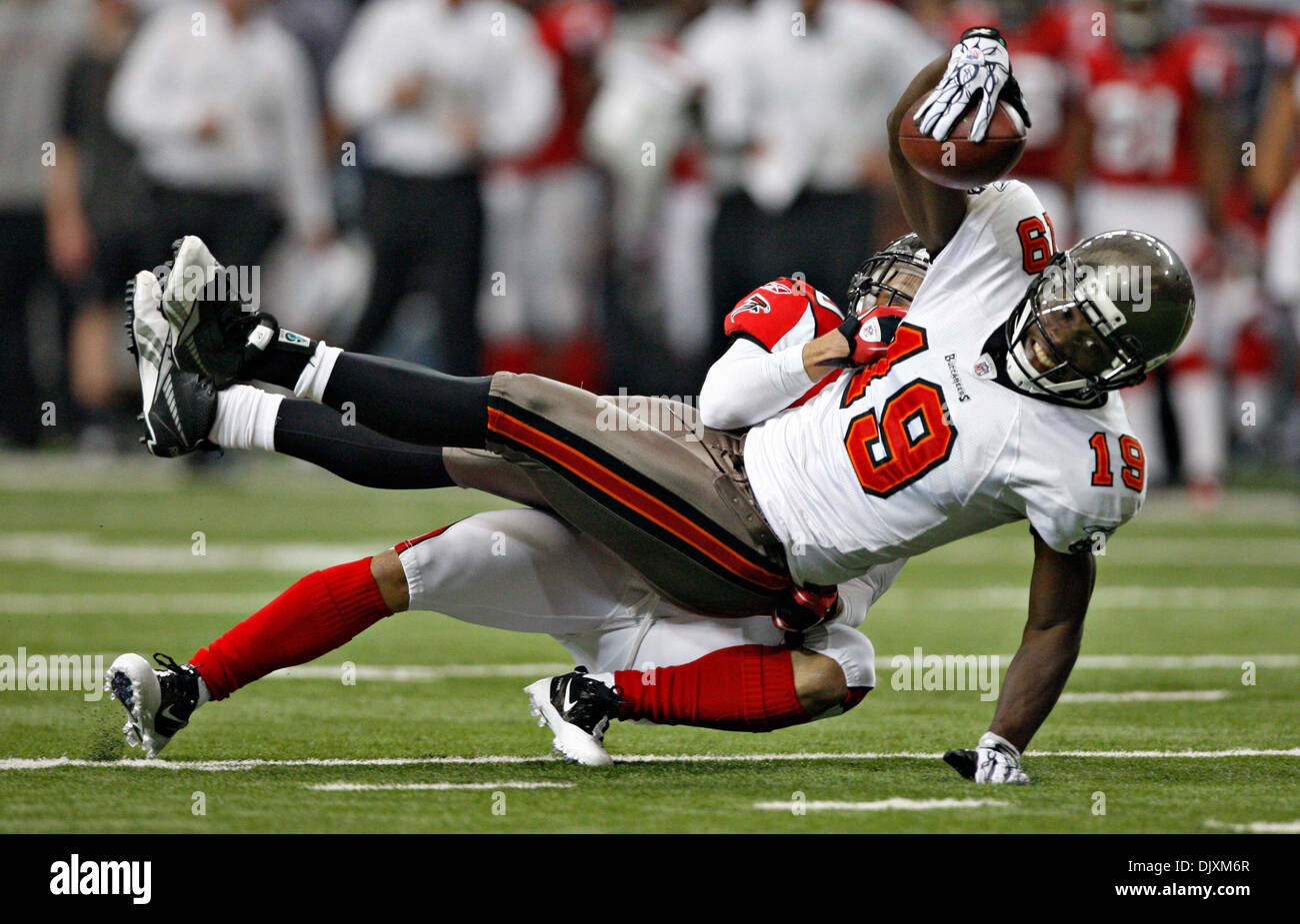 Photo: Tampa Bay Buccaneers Mike Williams catches a screen pass against the  Dallas Cowboys in Arlington, Texas. - ARL2012092315 