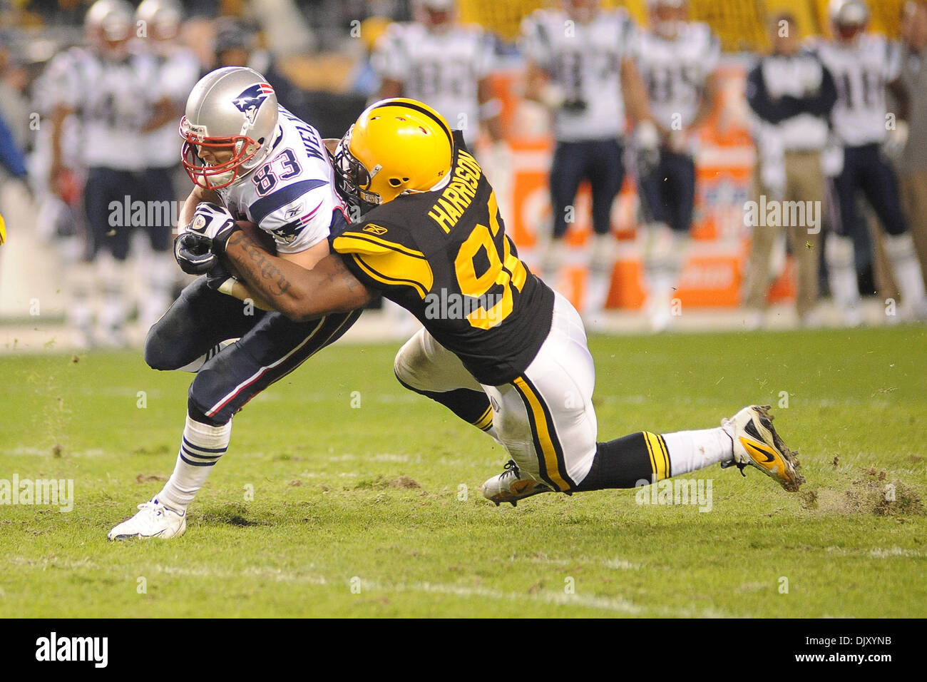 Pittsburgh steelers linebacker james harrison hi-res stock photography ...