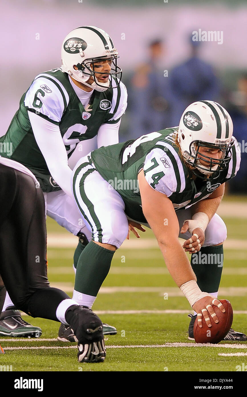 New york jets center nick mangold hi-res stock photography and images ...