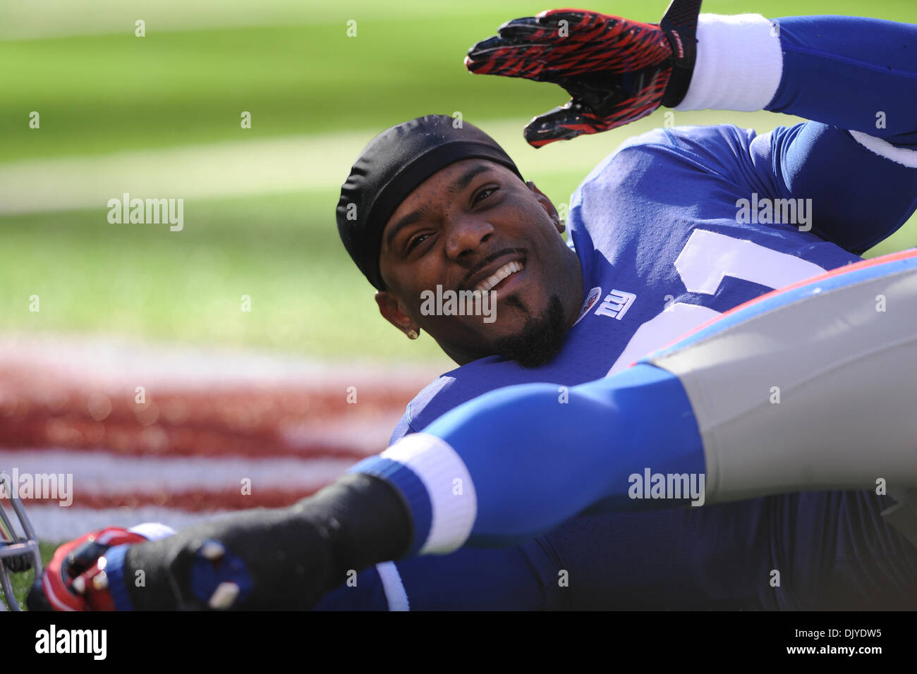 New York Giants cornerback Aaron Ross (31) stretches during pre game