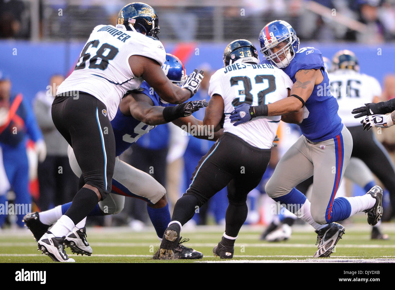 New York Giants linebacker Michael Boley (59) and defensive tackle