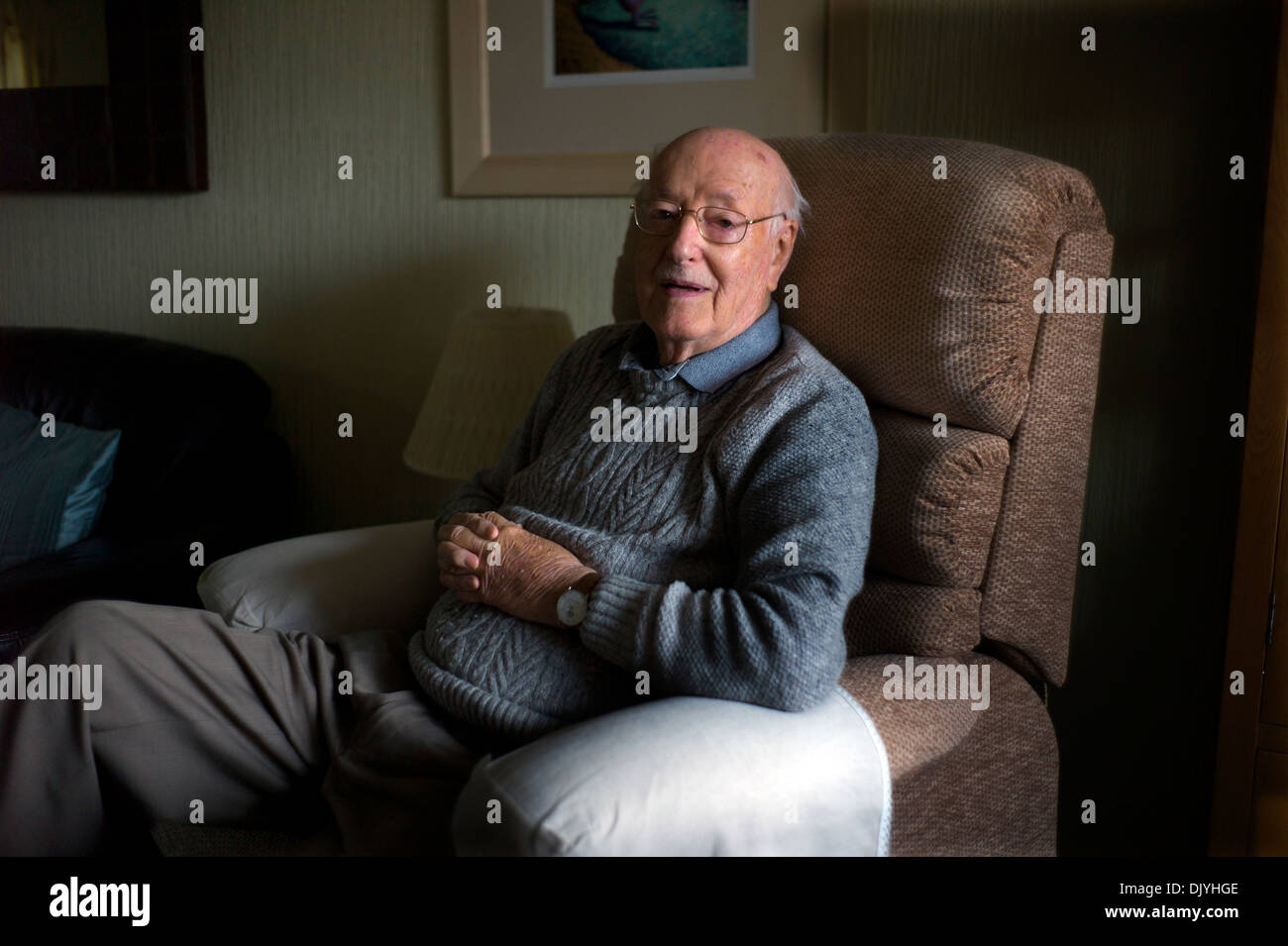Bertie Stimpson, 91, at Home in Bungay, Suffolk, England. 30-11-2013 Elderly man at home. Stock Photo