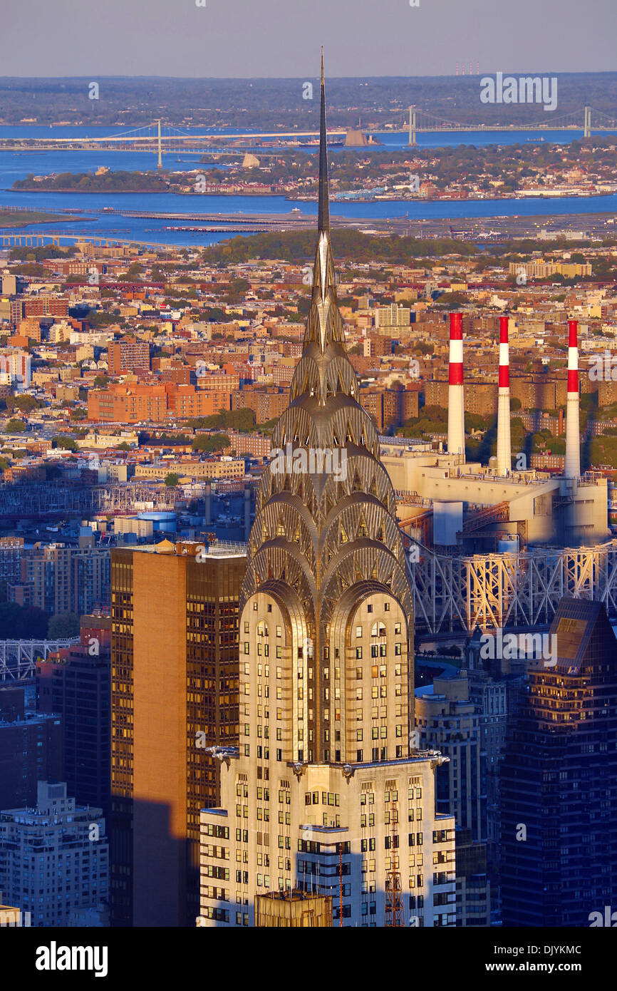 General view of the New York Manhattan city skyline and the Chrysler Building, New York. America Stock Photo
