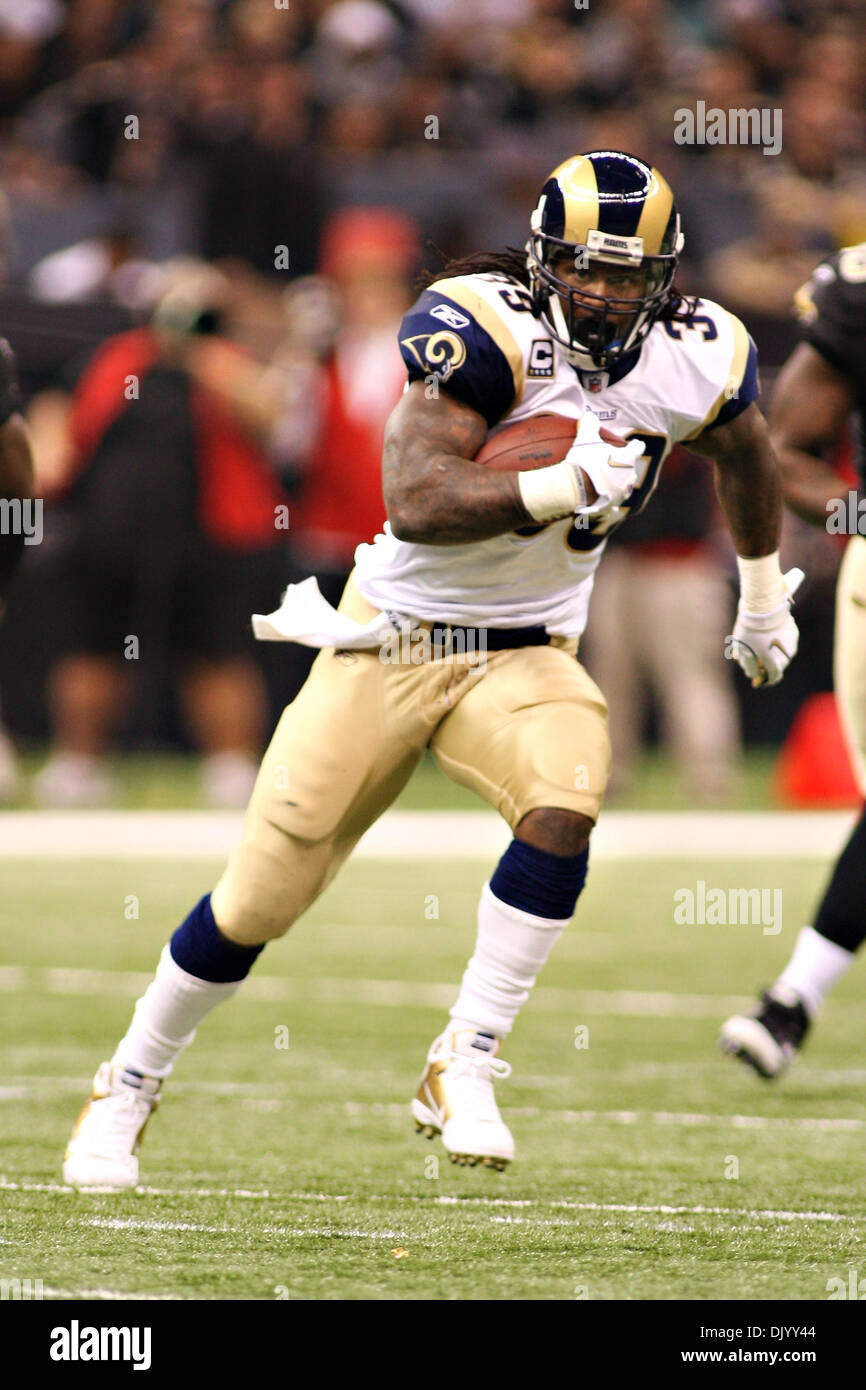 Dec 12, 2010: St. Louis Rams running back Steven Jackson (39) runs the ...