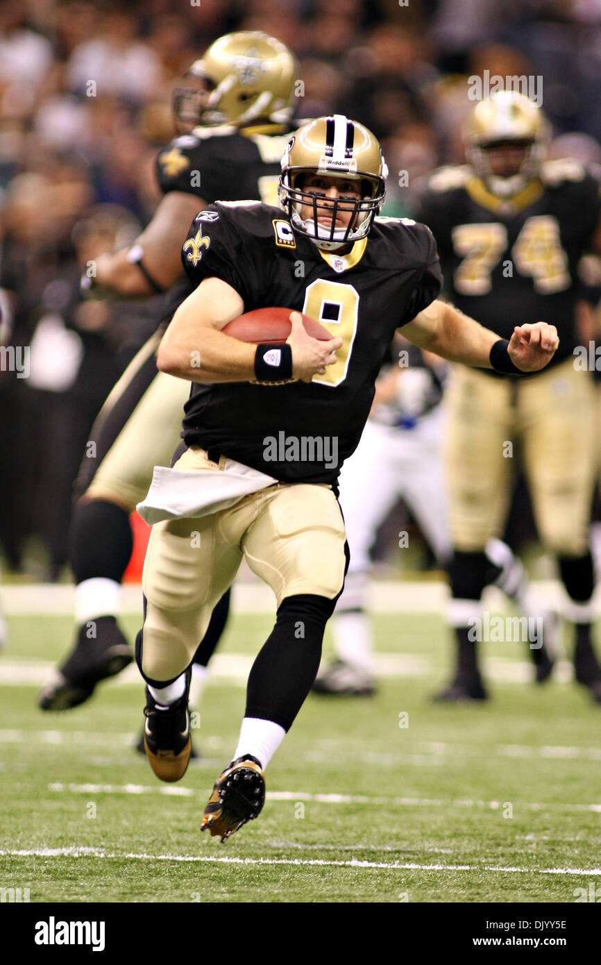 Dec 12, 2010: New Orleans Saints quarterback Drew Brees (9) runs the