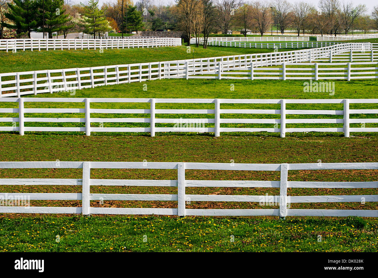 White fences hi-res stock photography and images - Alamy