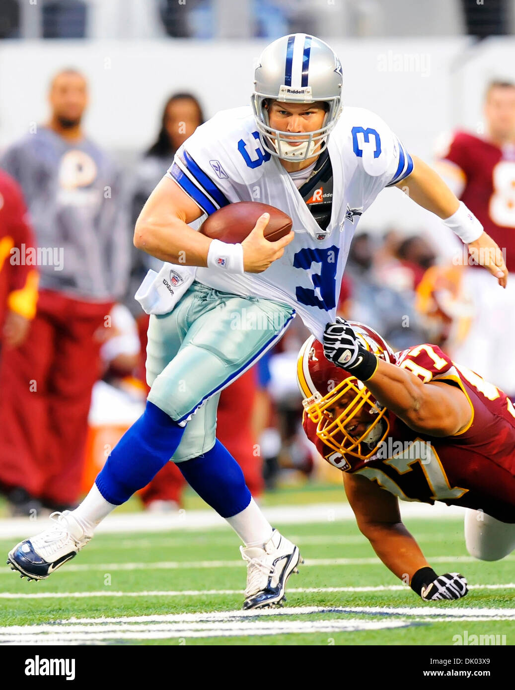 Photo: Dallas Cowboys Jon Kitna reacts at New Meadowlands Stadium